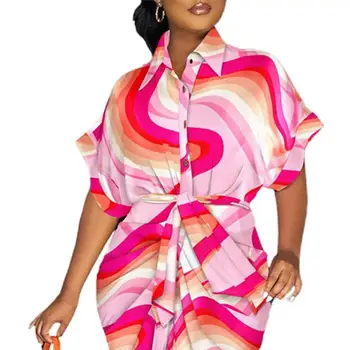 Платье-рубашка с коротким рукавом и высокой талией с отворотом, платье-миди с драпировкой в виде ярких линий и принта 2
